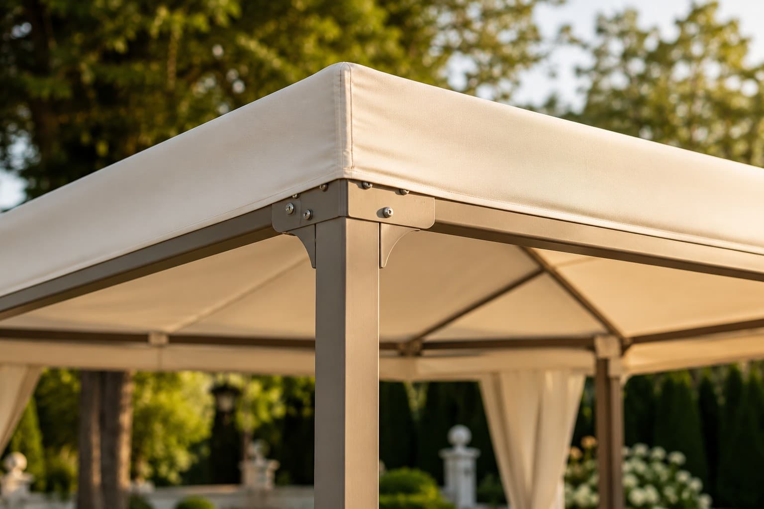 Gazebo con copertura in telo su misura Di Riso Teloni — pergola in PVC per esterni ed eventi