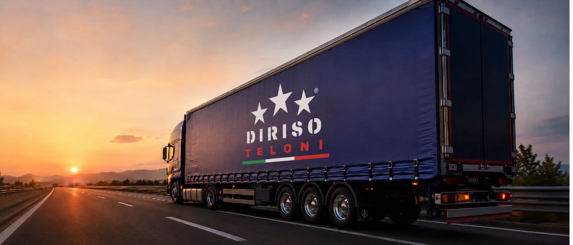 Camion Di Riso Teloni con telone brandizzato al tramonto in autostrada